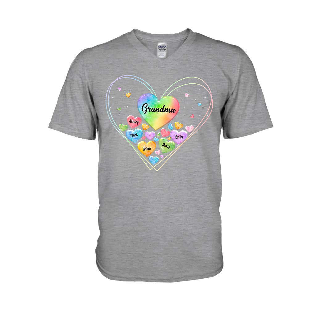 Buntes Herz für Oma und Mutter – Geschenk für Oma, Mama – Personalisiertes T-Shirt und Hoodie