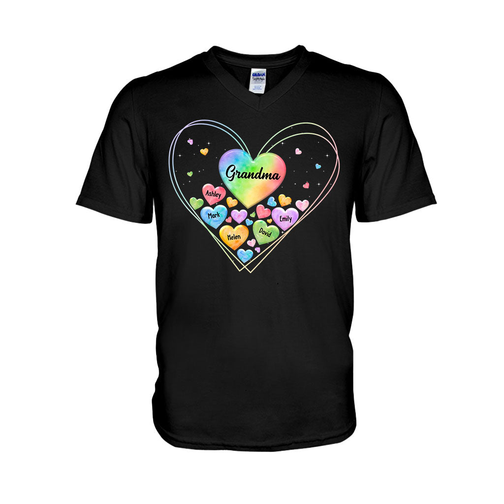 Buntes Herz für Oma und Mutter – Geschenk für Oma, Mama – Personalisiertes T-Shirt und Hoodie