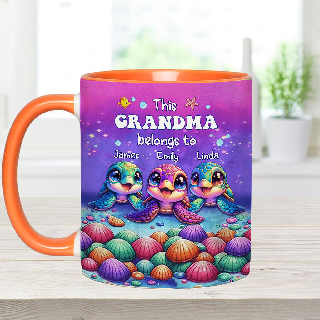 Diese Tasse gehört der Meeresschildkröten-Version – personalisierte Tasse mit Oma-Akzent