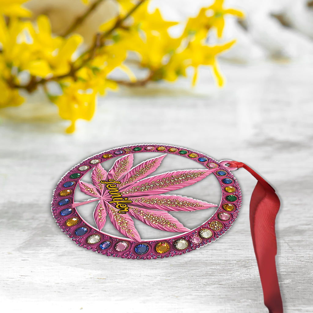 Stoner Chick – Personalisierter, individuell geformter Weed-Anhänger