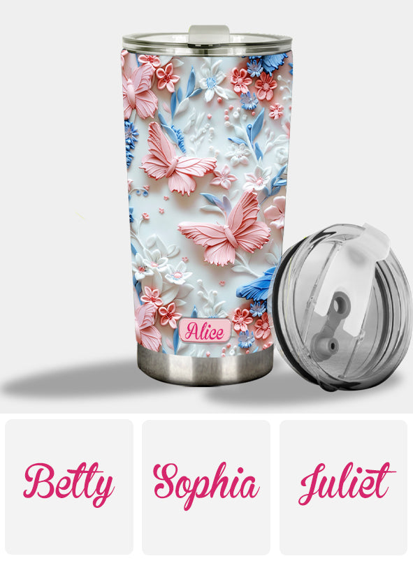 Personalisierter Schmetterlingsbecher mit rosa und blauen Schmetterlingen