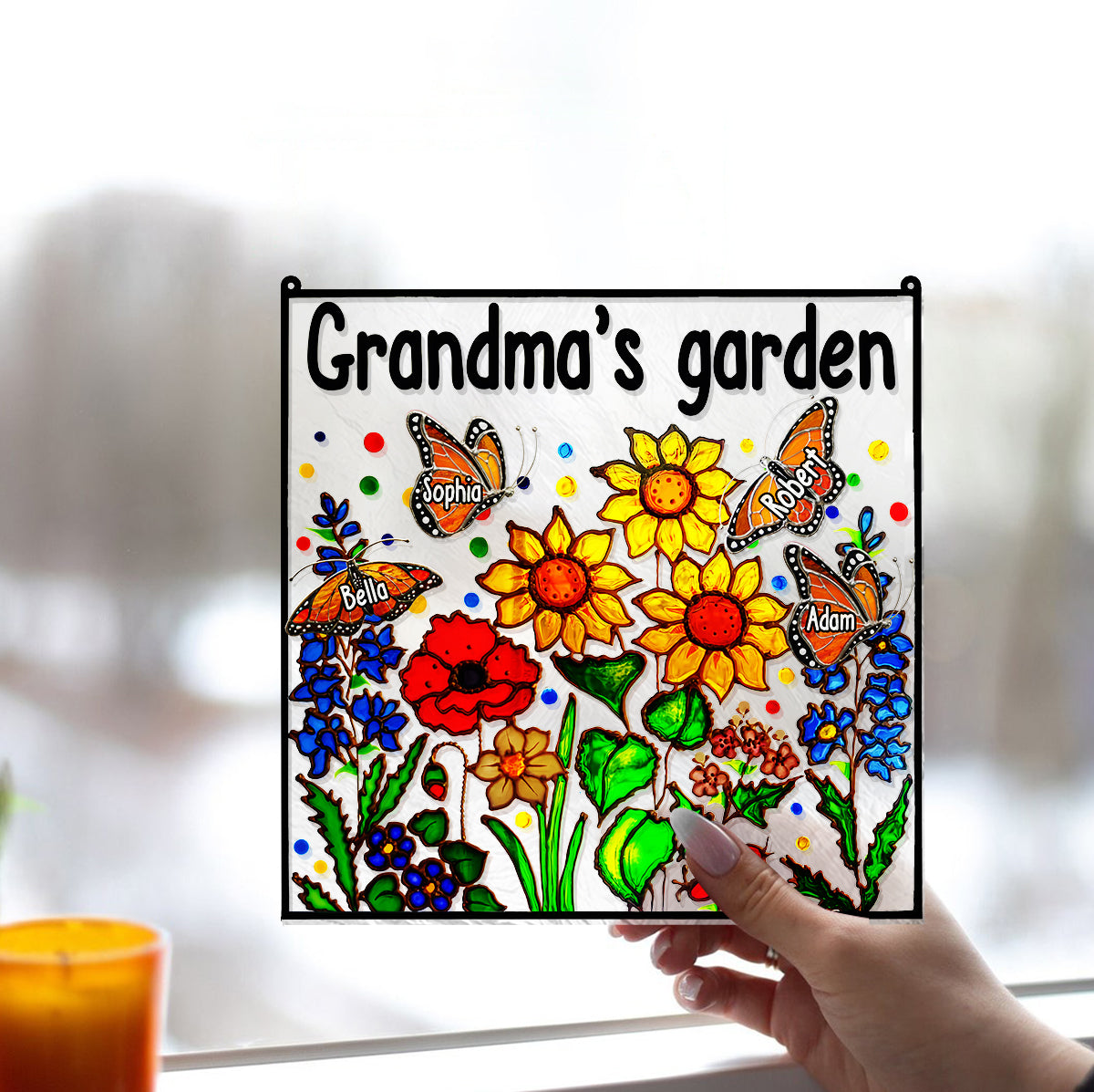 Omas Garten mit Schmetterling – Personalisierter Fensterhänger-Sonnenfänger für Oma 