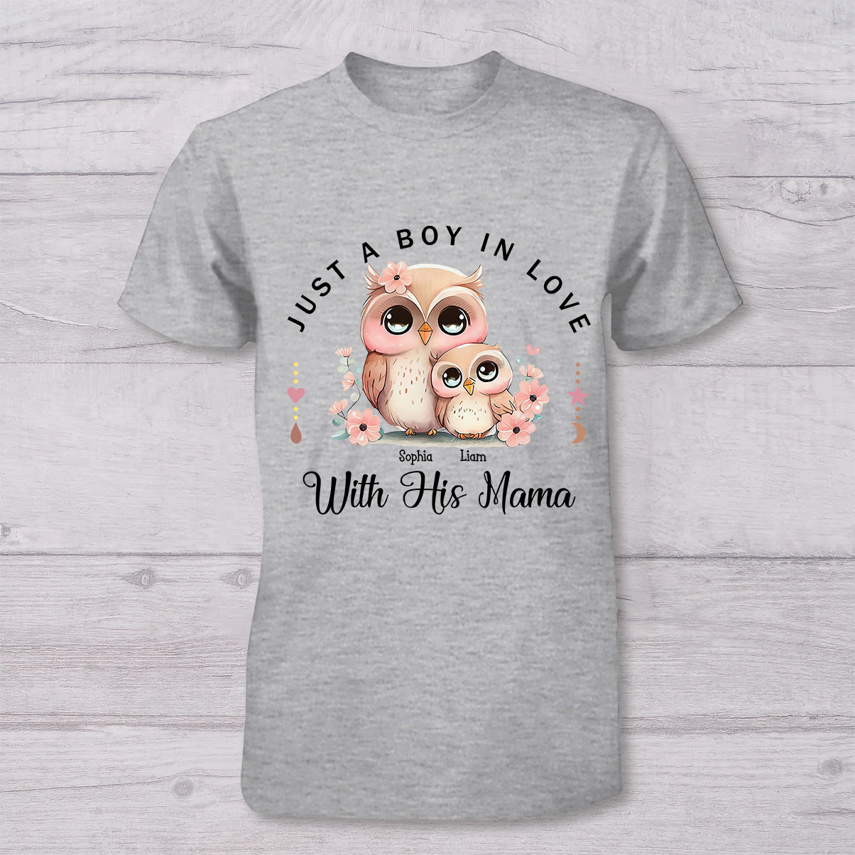Einfach eine Mama, die ihren Jungen/ihre Tochter liebt – personalisiertes Mutter-T-Shirt und Baby-Body