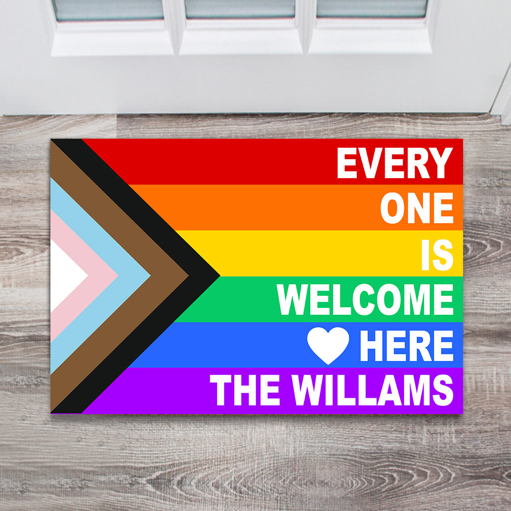 Hier ist jeder willkommen – Personalisierte Fußmatte zur Unterstützung der LGBTQ+-Community
