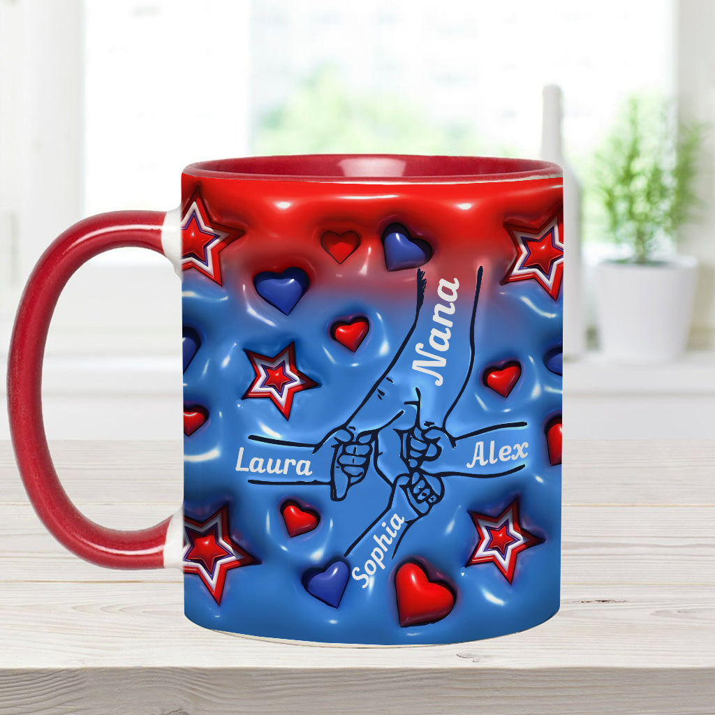 Oma und Enkelkinder halten Händchen – Personalisierte Tasse mit Oma-Akzent