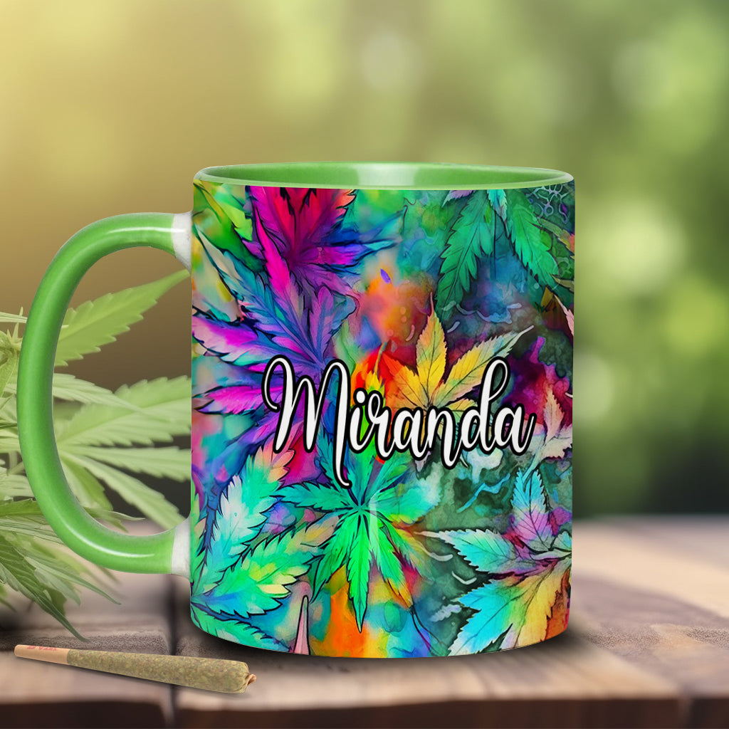 Personalisierter Becher mit Cannabis-Akzent in Form eines psychedelischen Marihuana-Blattes