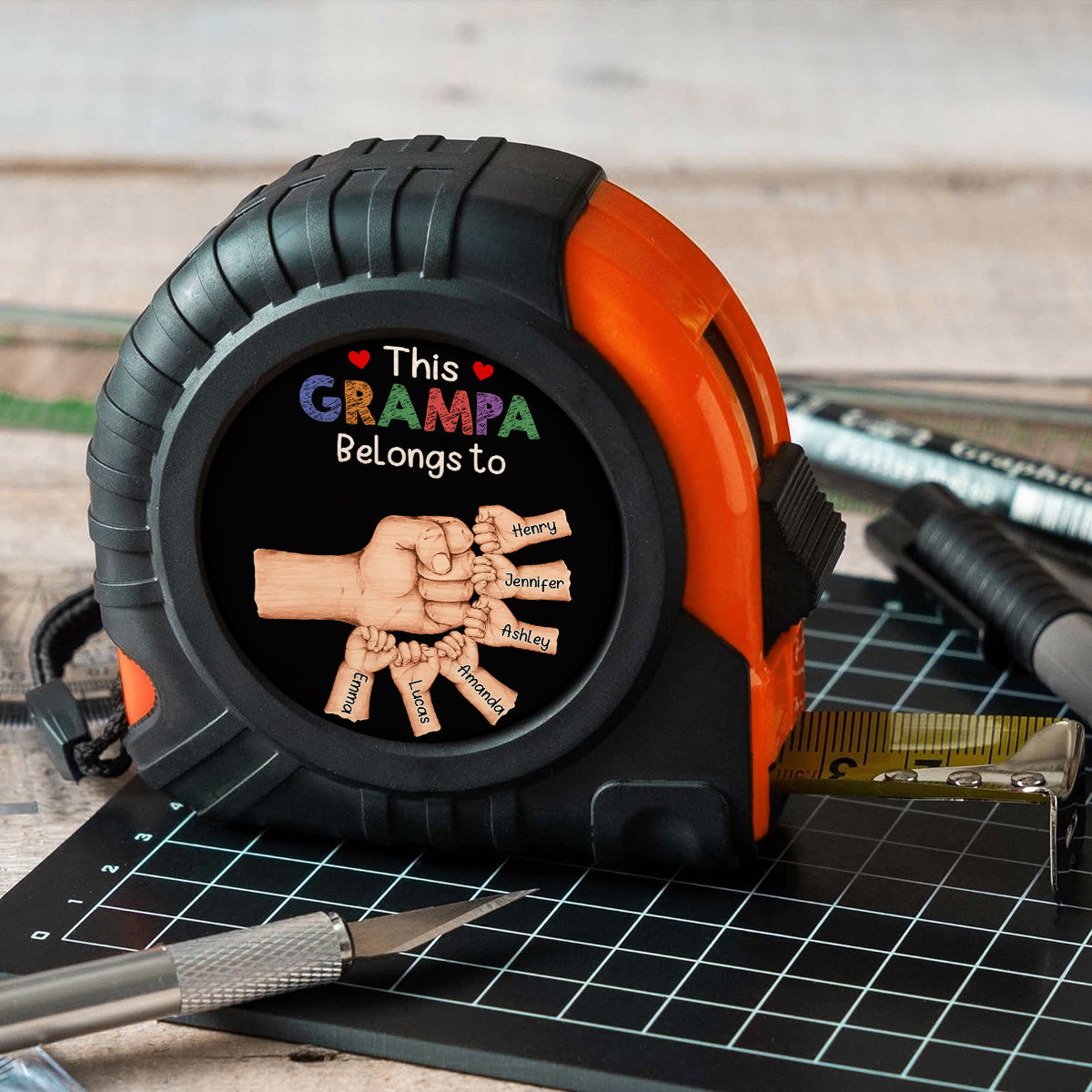 Dieser Faustgruß für Papa/Opa gehört zu [Name des Vaters] – personalisiertes Maßband