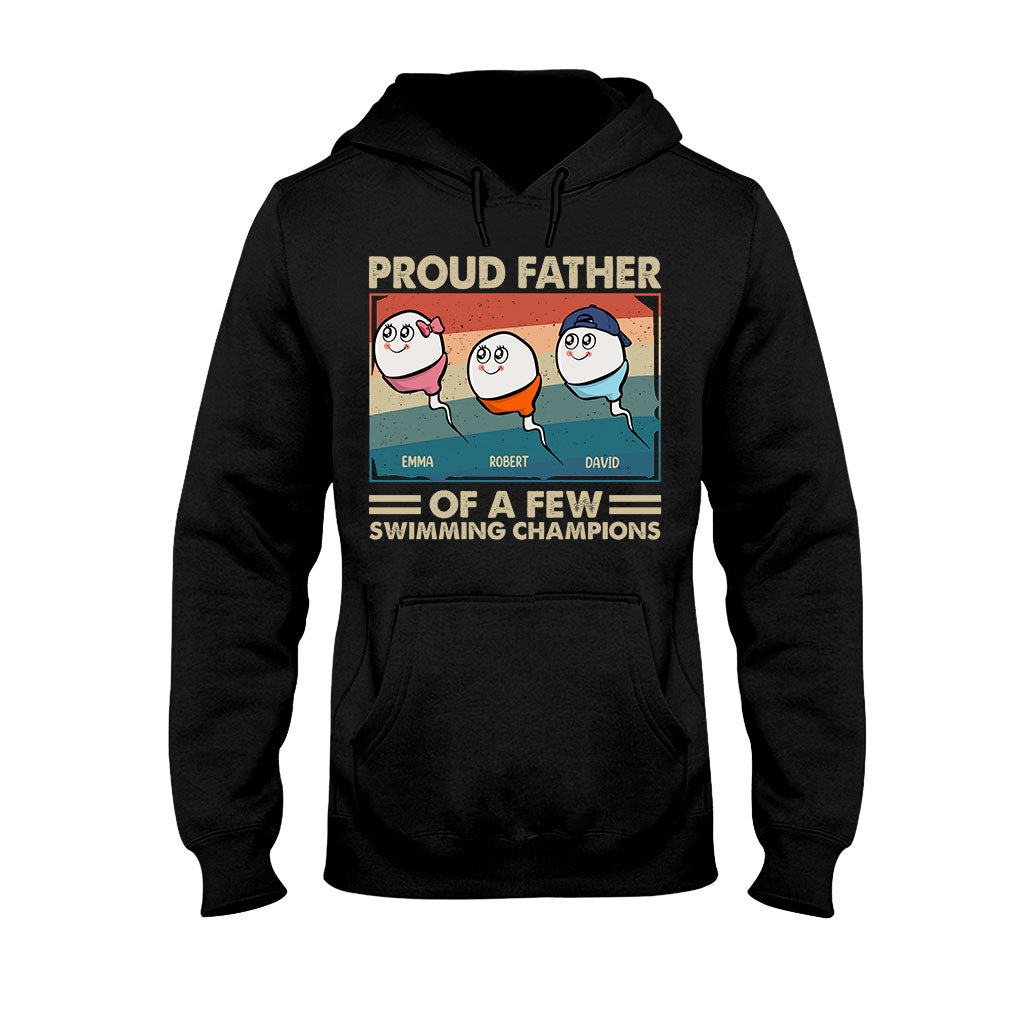 Stolzer Vater und Mutter mehrerer Schwimmmeister – Personalisiertes Vater-T-Shirt und Hoodie