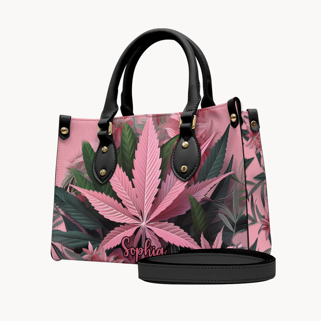 Pink Stoner Chick – Personalisierte Lederhandtasche für Cannabis