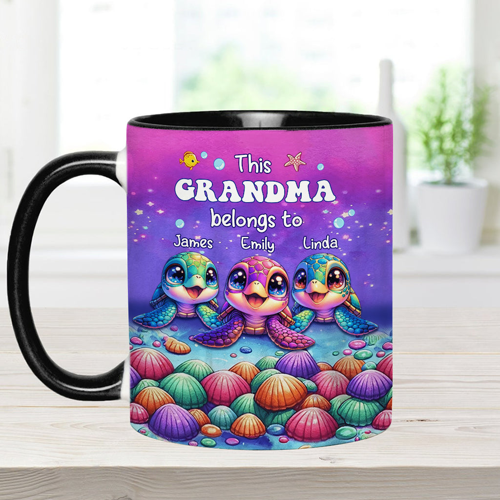 Diese Tasse gehört der Meeresschildkröten-Version – personalisierte Tasse mit Oma-Akzent