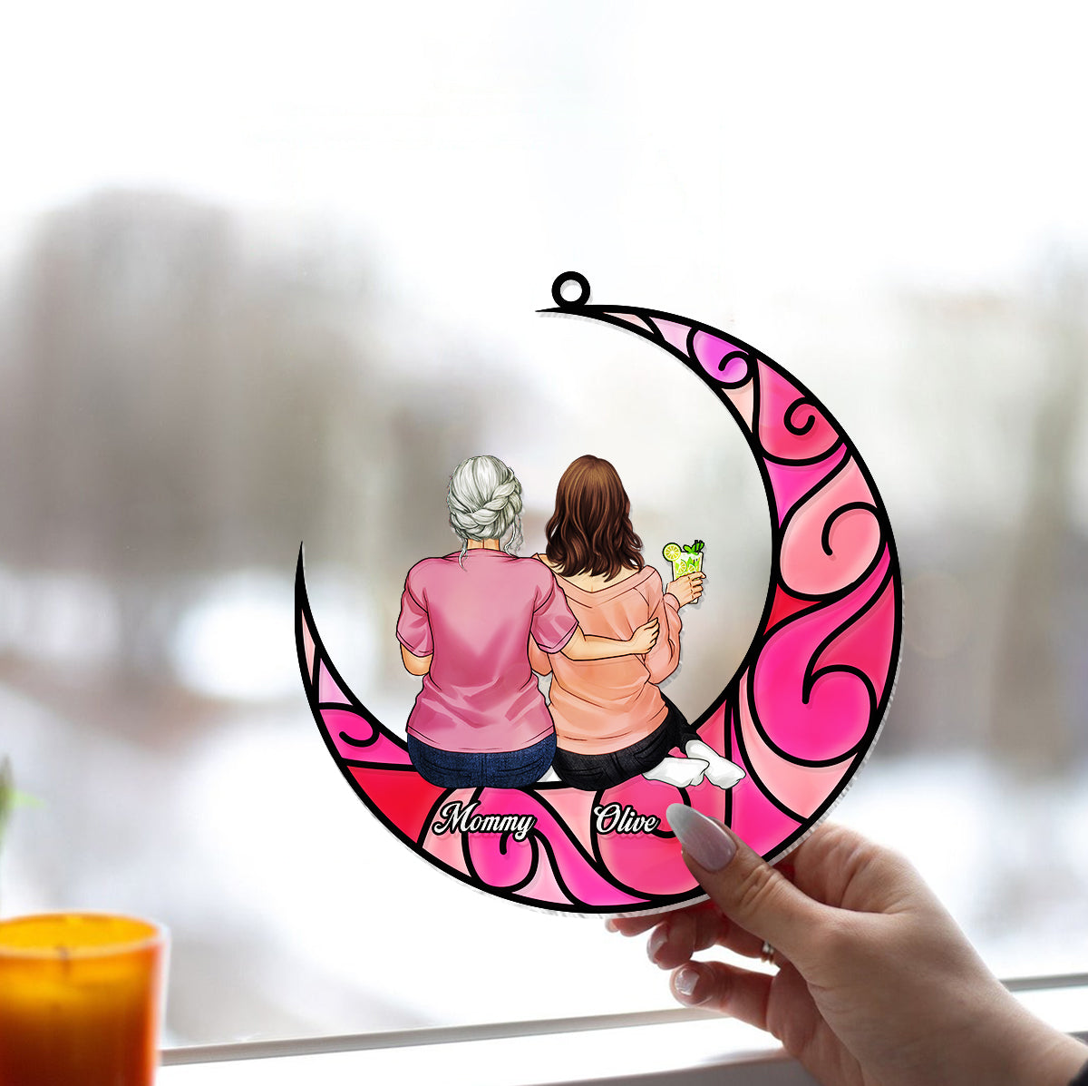 Mutter und Kinder auf dem Mond – Personalisierter Fensterhänger mit Sonnenfänger-Motiv 