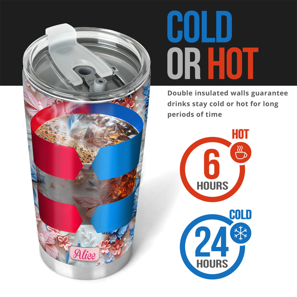 Personalisierter Schmetterlingsbecher mit rosa und blauen Schmetterlingen