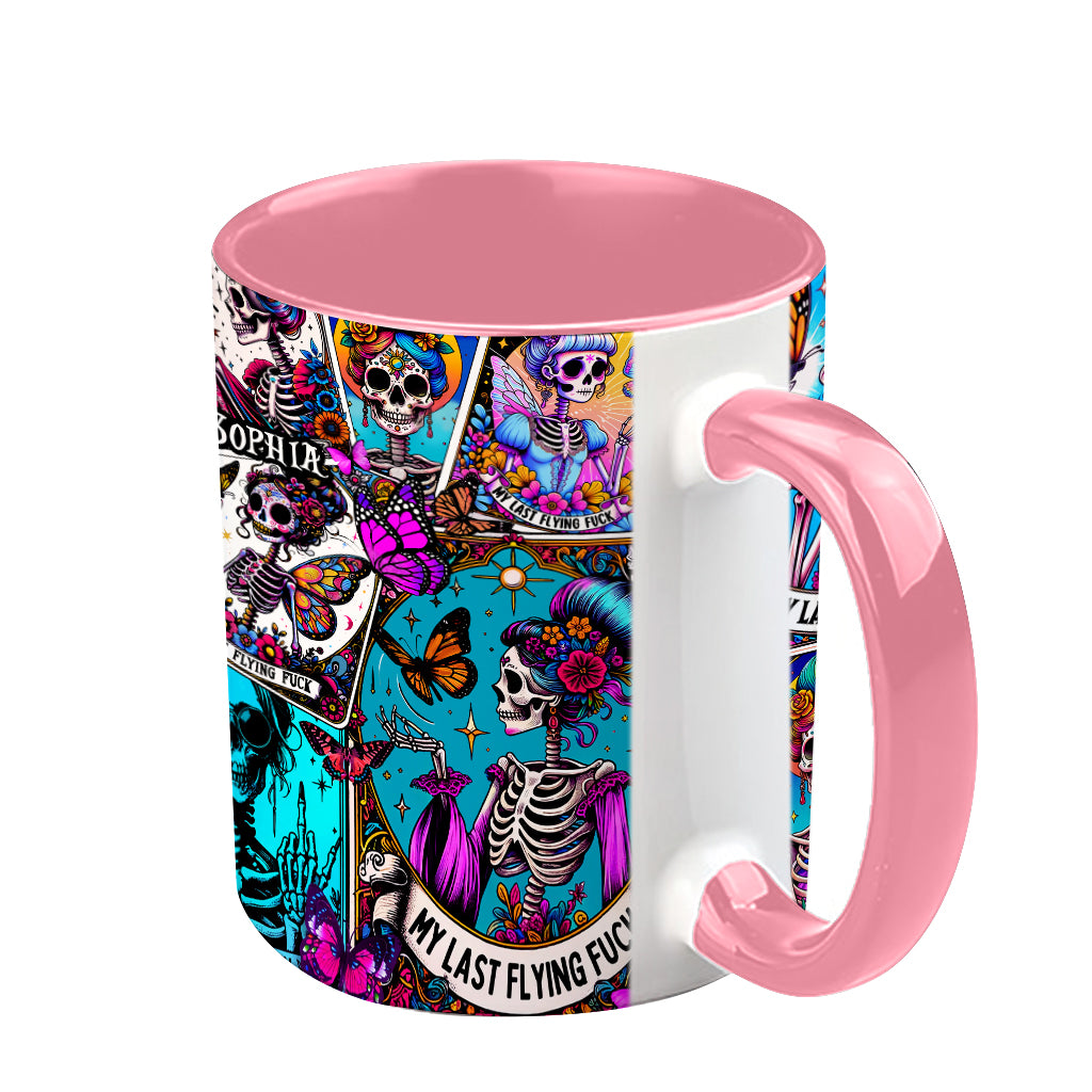 Totenkopf-Tasse mit personalisiertem Totenkopf-Akzent