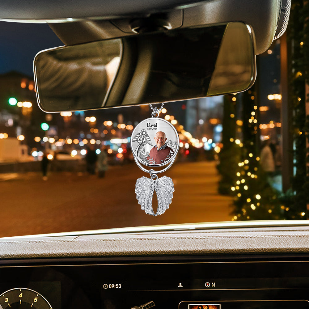 Diejenigen, die wir lieben, gehen nicht fort – Personalisierter Gedenkflügel-Anhänger