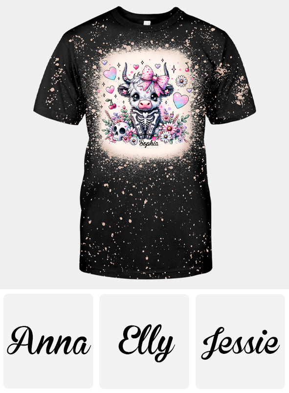 Niedliches, gruseliges Halloween-Hochlandrind – personalisiertes gebleichtes T-Shirt