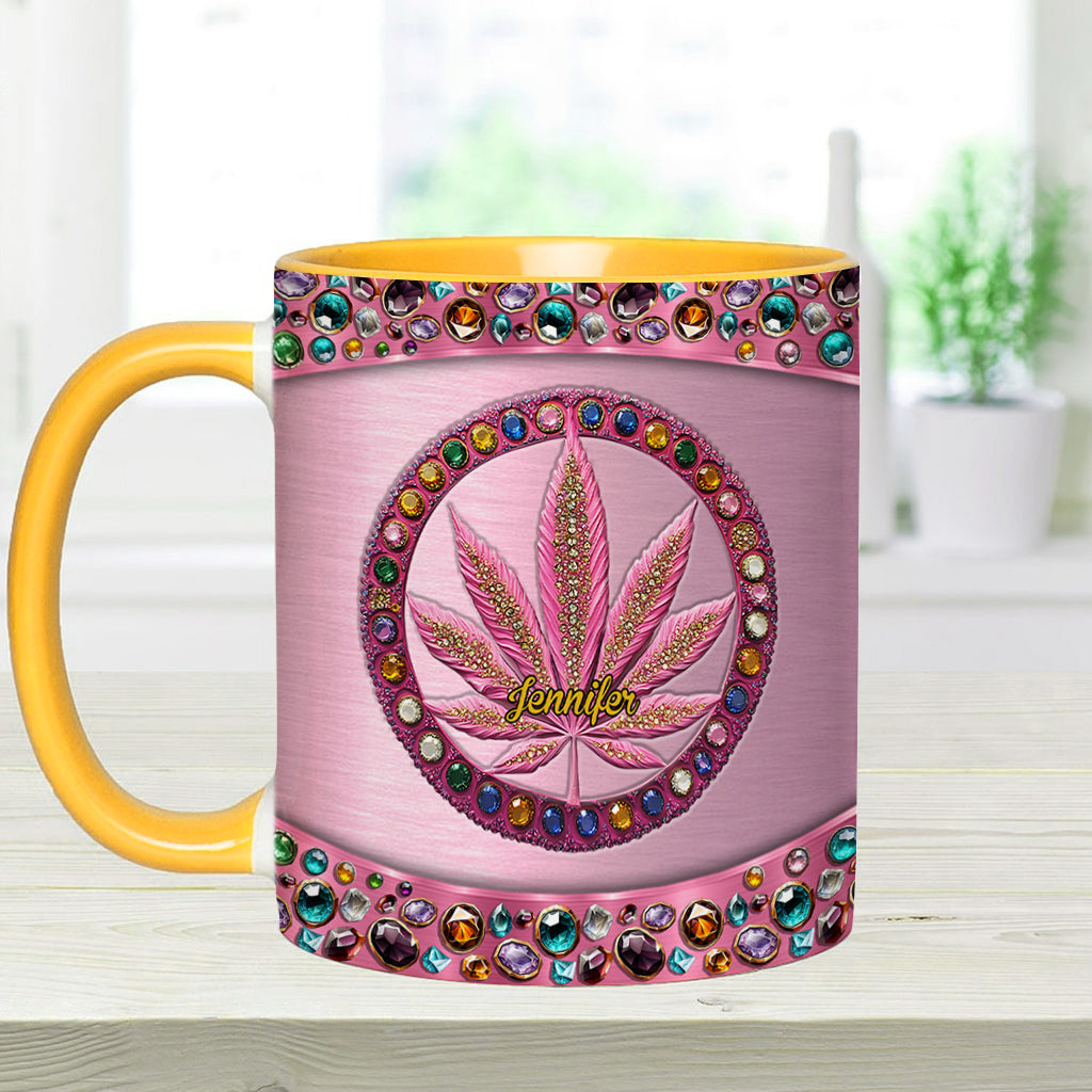 Stoner Chick – Personalisierter Becher mit Cannabis-Akzent