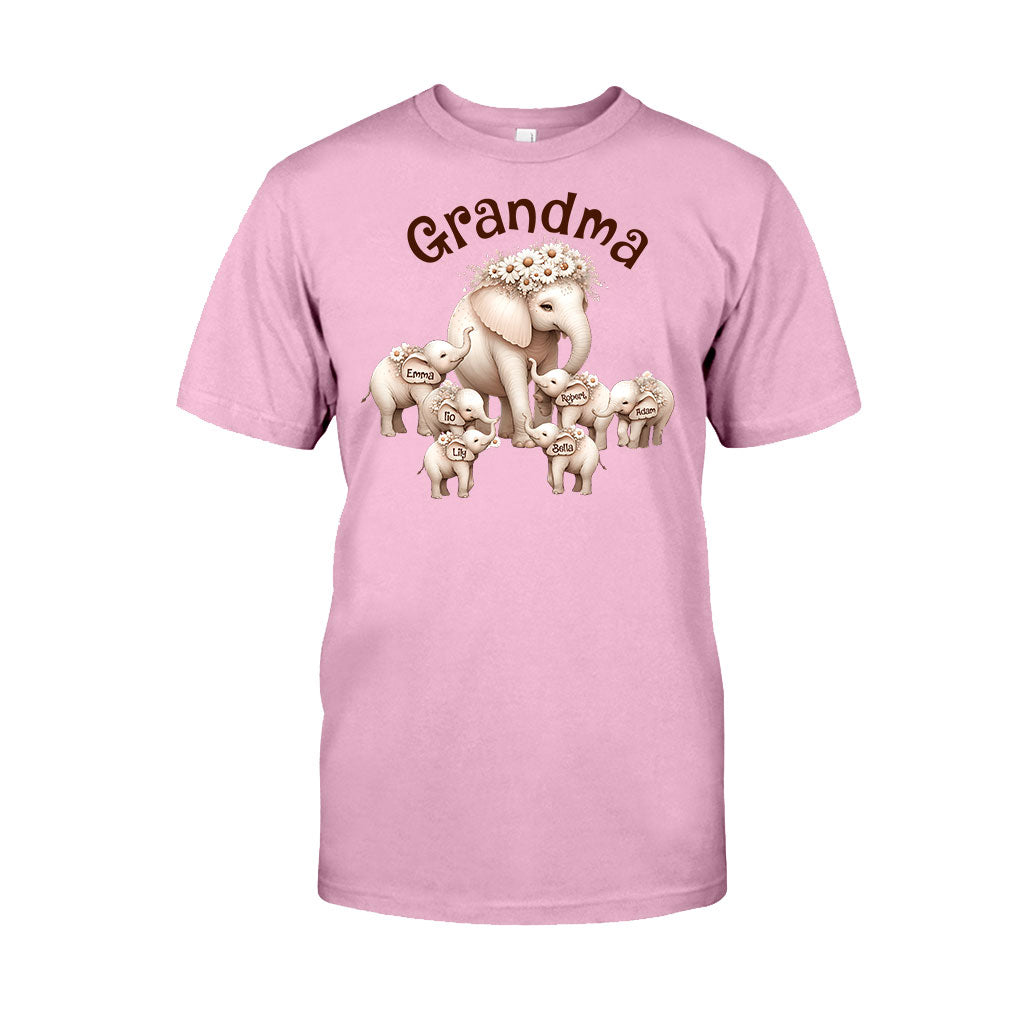 Niedlicher Elefant – Personalisiertes Oma-T-Shirt und Hoodie