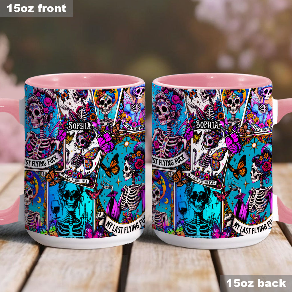 Totenkopf-Tasse mit personalisiertem Totenkopf-Akzent