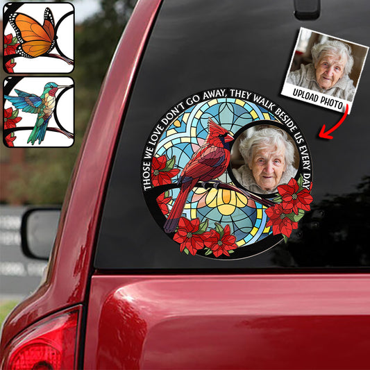 Diejenigen, die wir lieben, gehen nicht fort – personalisierter Gedenkaufkleber (gestanzt)