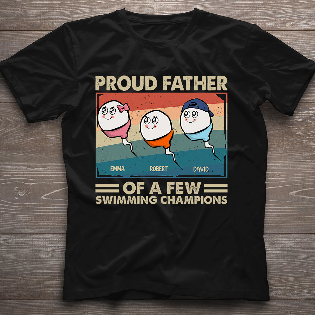 Stolzer Vater und Mutter mehrerer Schwimmmeister – Personalisiertes Vater-T-Shirt und Hoodie