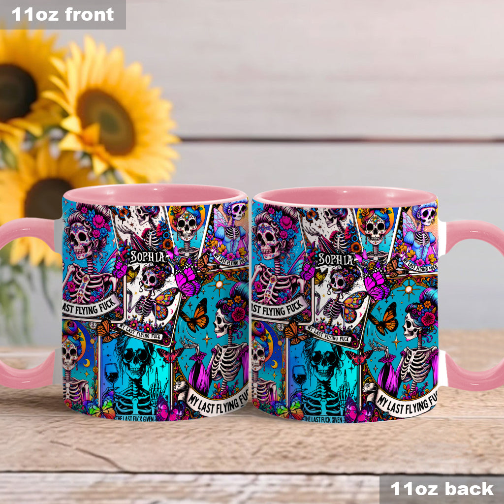 Totenkopf-Tasse mit personalisiertem Totenkopf-Akzent