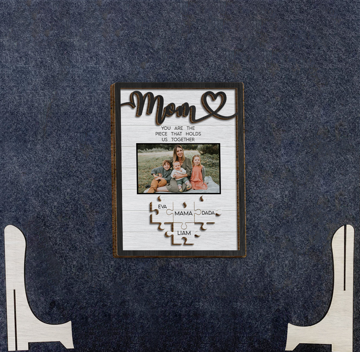 Mama, du bist das, was uns zusammenhält – Personalisiertes zweilagiges Holzschild/Holzplakette für Mama
