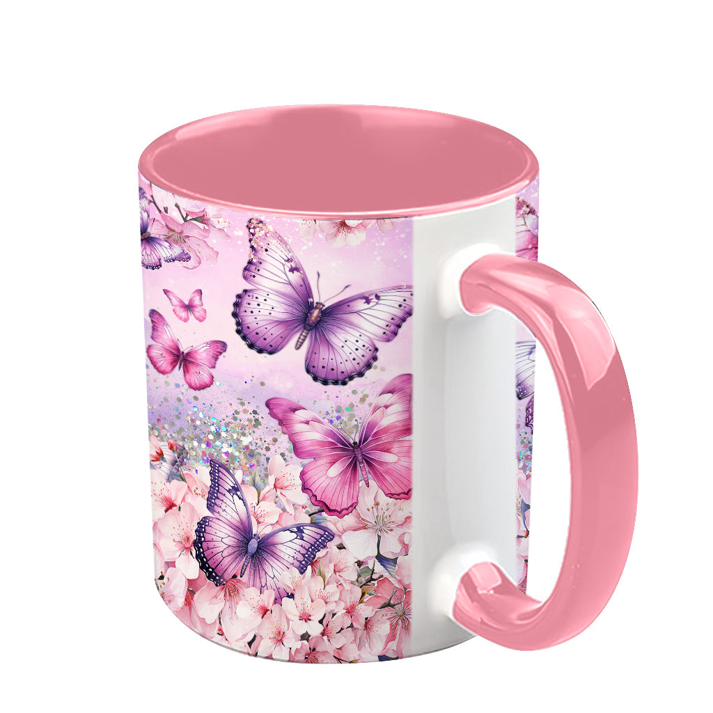 Personalisierte Tasse mit Schmetterlingsmotiv und rosa Blumenmuster