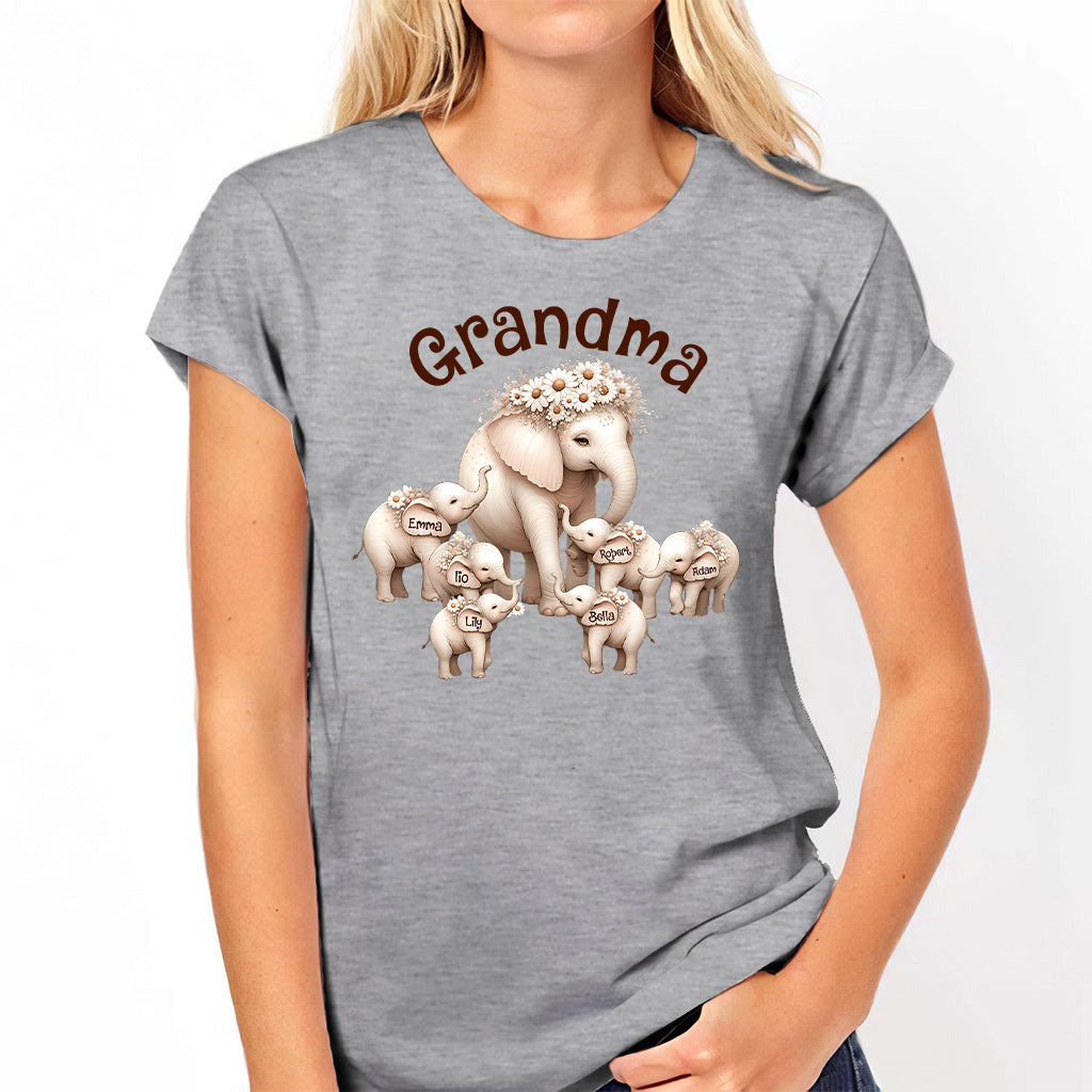 Niedlicher Elefant – Personalisiertes Oma-T-Shirt und Hoodie