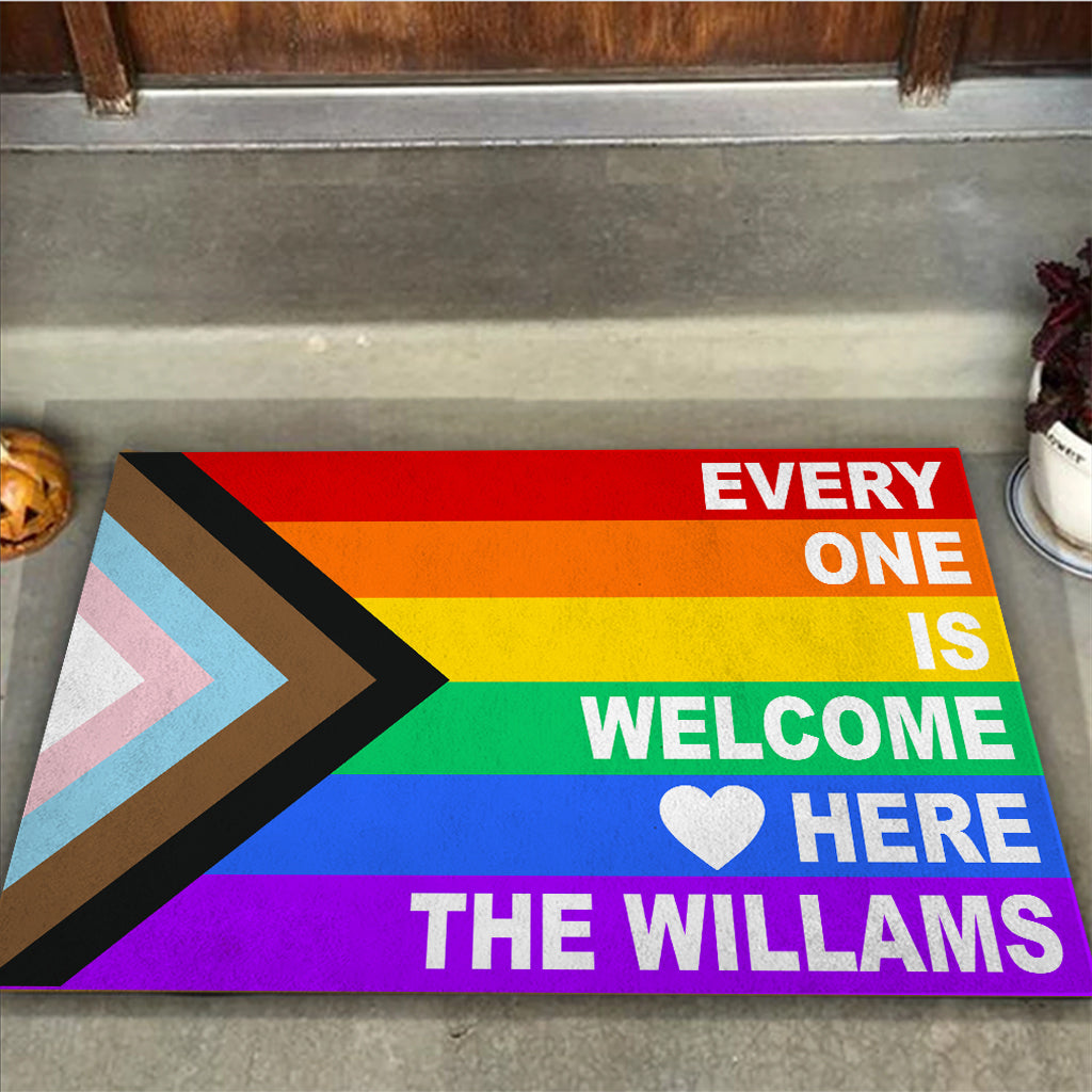 Hier ist jeder willkommen – Personalisierte Fußmatte zur Unterstützung der LGBTQ+-Community