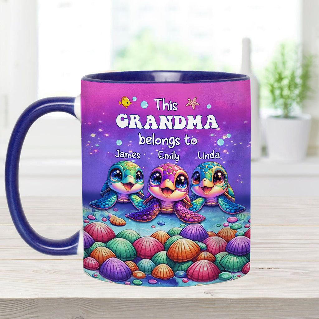 Diese Tasse gehört der Meeresschildkröten-Version – personalisierte Tasse mit Oma-Akzent