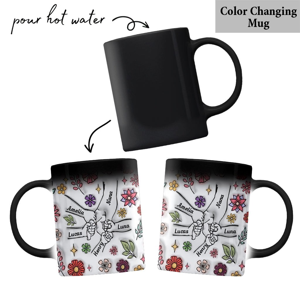 Frühlingsblumen-Hand-Haltung Oma Mama - Personalisierte Oma-Tasse