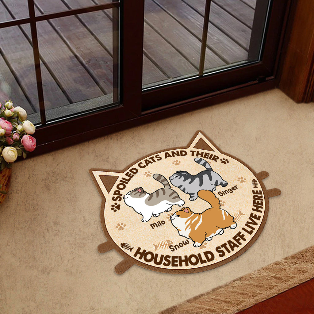 Hier wohnen verwöhnte Katzen und ihr Hauspersonal – personalisierte Fußmatte in Katzenform