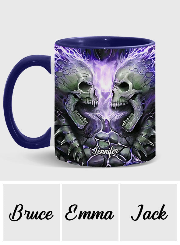 Böser Feuerschädel - Personalisierte Tasse mit Totenkopf-Akzent