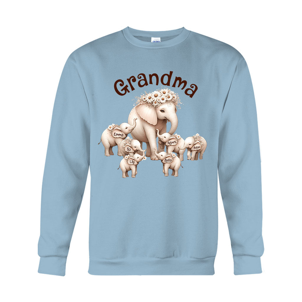 Niedlicher Elefant – Personalisiertes Oma-T-Shirt und Hoodie