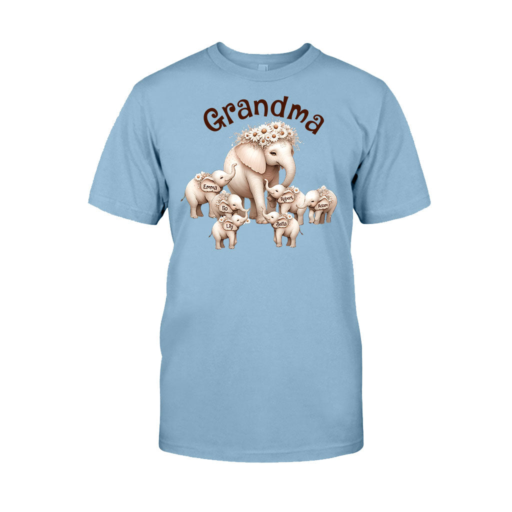 Niedlicher Elefant – Personalisiertes Oma-T-Shirt und Hoodie