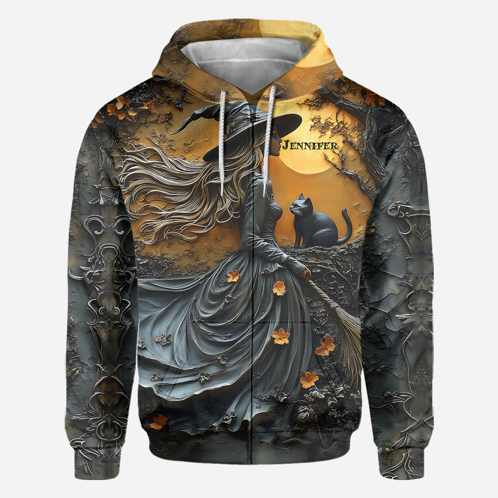 Wunderschöne Hexe und ihre schwarze Katze – personalisiertes Hexen-Shirt