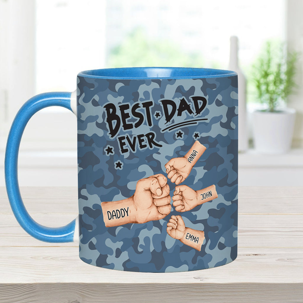 „Bester Papa aller Zeiten“ – personalisierte Tasse mit Camouflage-Muster und Vater-Akzent