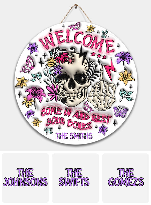Komm herein und ruh dich aus - Personalisiertes rundes Totenkopf-Holzschild