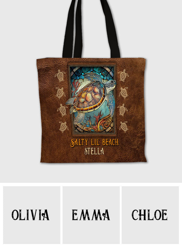 Salty Lil Beach – Personalisierte Tragetasche aus Canvas mit Schildkröten-Allover-Print