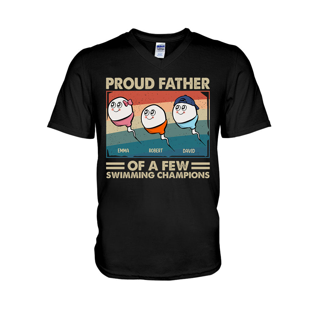 Stolzer Vater und Mutter mehrerer Schwimmmeister – Personalisiertes Vater-T-Shirt und Hoodie