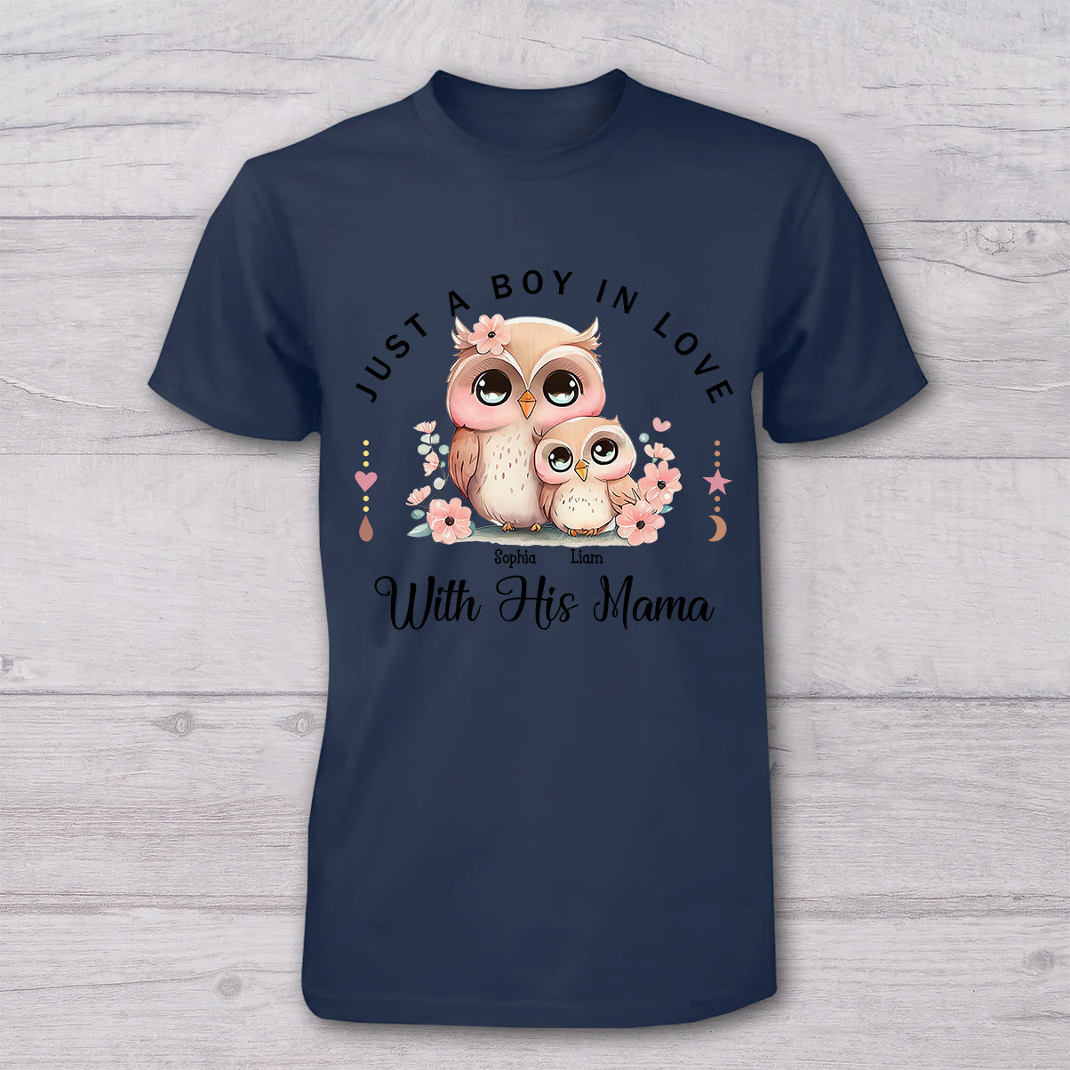 Einfach eine Mama, die ihren Jungen/ihre Tochter liebt – personalisiertes Mutter-T-Shirt und Baby-Body