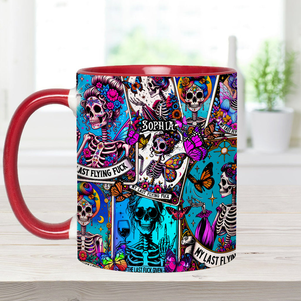Totenkopf-Tasse mit personalisiertem Totenkopf-Akzent