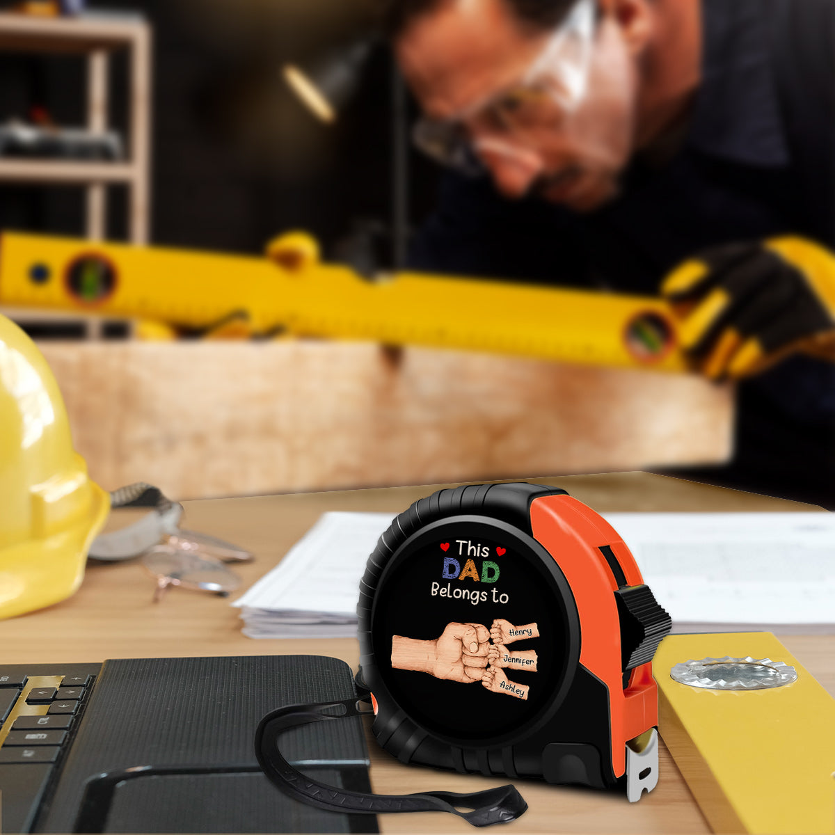 Dieser Faustgruß für Papa/Opa gehört zu [Name des Vaters] – personalisiertes Maßband