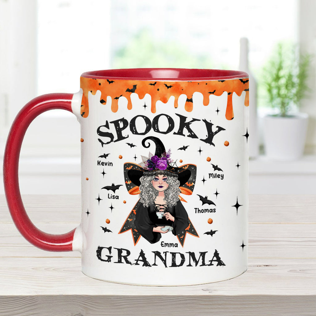Gruselig – Beliebiger Titel – Personalisierte Tasse mit Oma-Akzent
