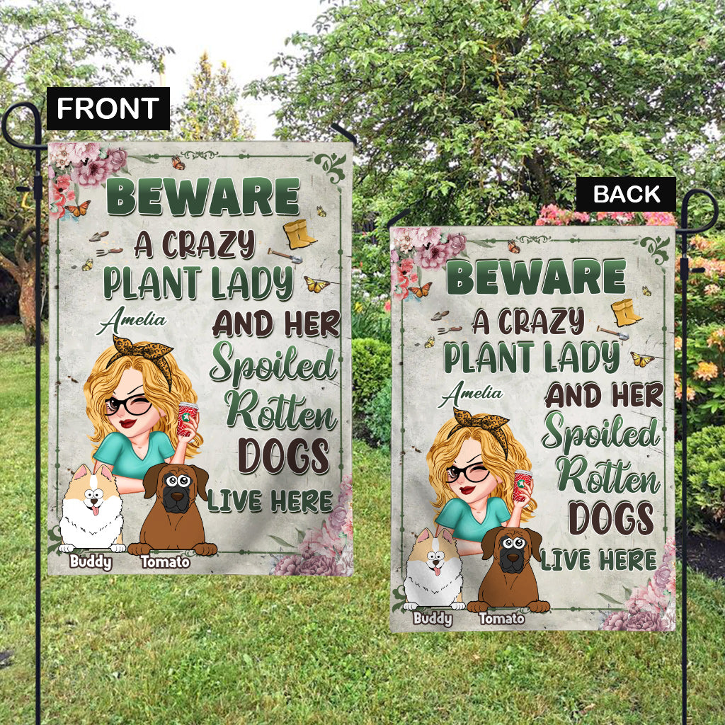 Verrückte Pflanzenliebhaberin und ihre Hunde – Personalisierte Gartenflagge