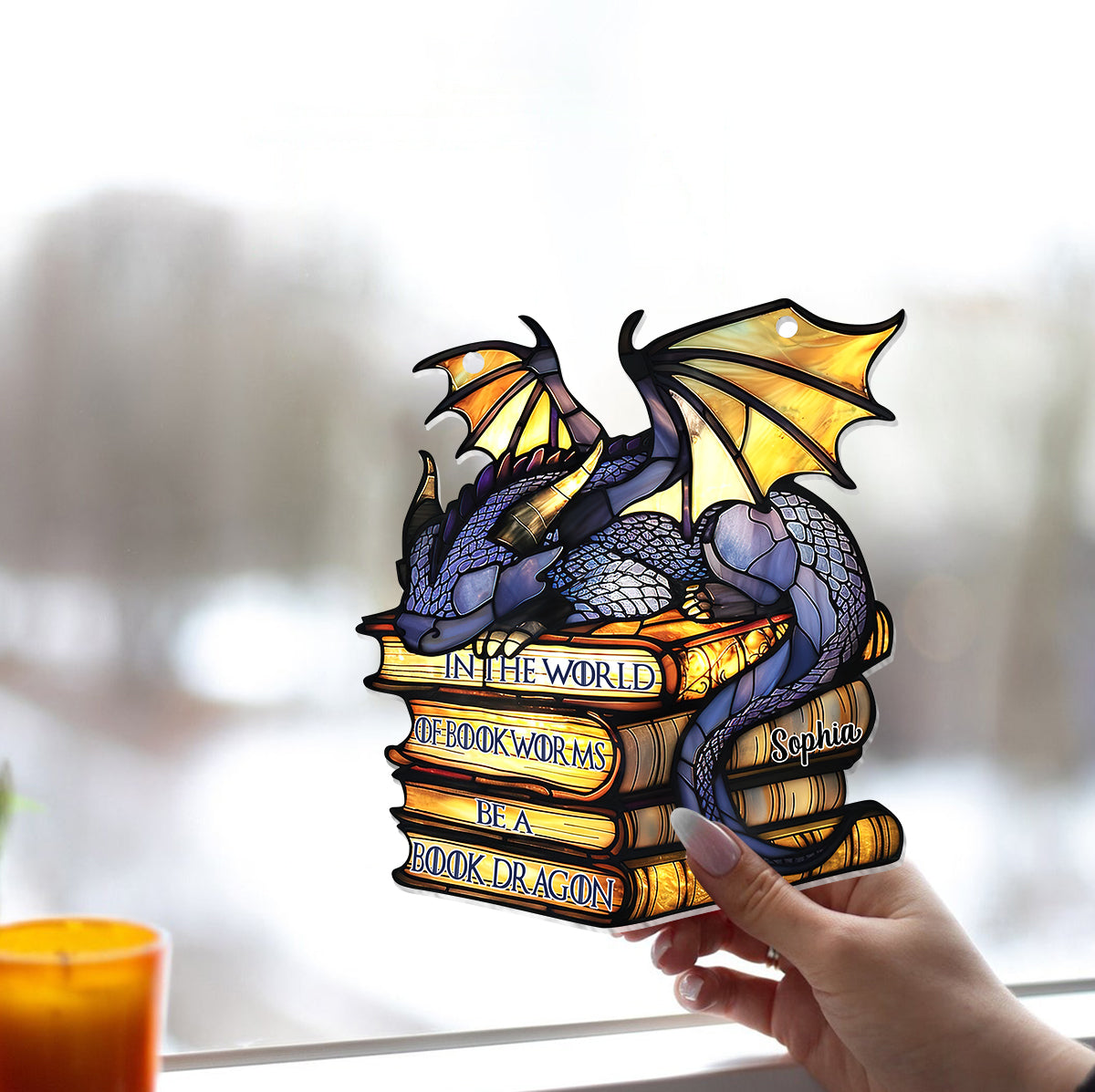In der Welt der Bücherwürmer: Werde zum Bücherdrachen – Personalisierter Buch-Fensterhänger als Sonnenfänger