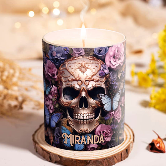 Schönheit des dunklen Totenkopfs, Rosen und Schmetterlinge – personalisierte Totenkopfkerze mit Holzdeckel