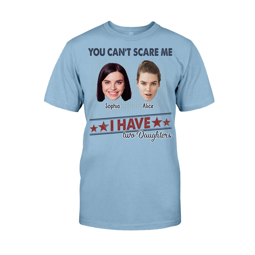 Du kannst mich nicht erschrecken, ich habe zwei Töchter – Personalisiertes Vater-T-Shirt und Hoodie