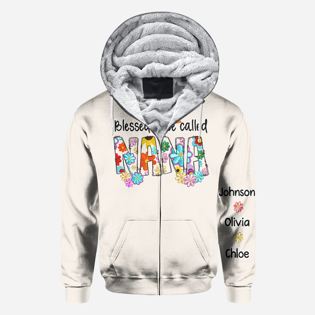 Gesegnet, Oma genannt zu werden – Personalisiertes Oma-Shirt im Blumenstil