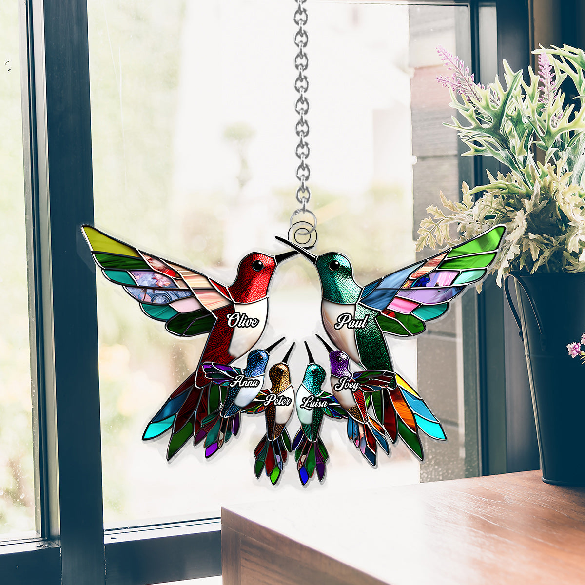 Familienmitglieder und Kolibris – Personalisierter Fensterhänger mit Familienmotiv